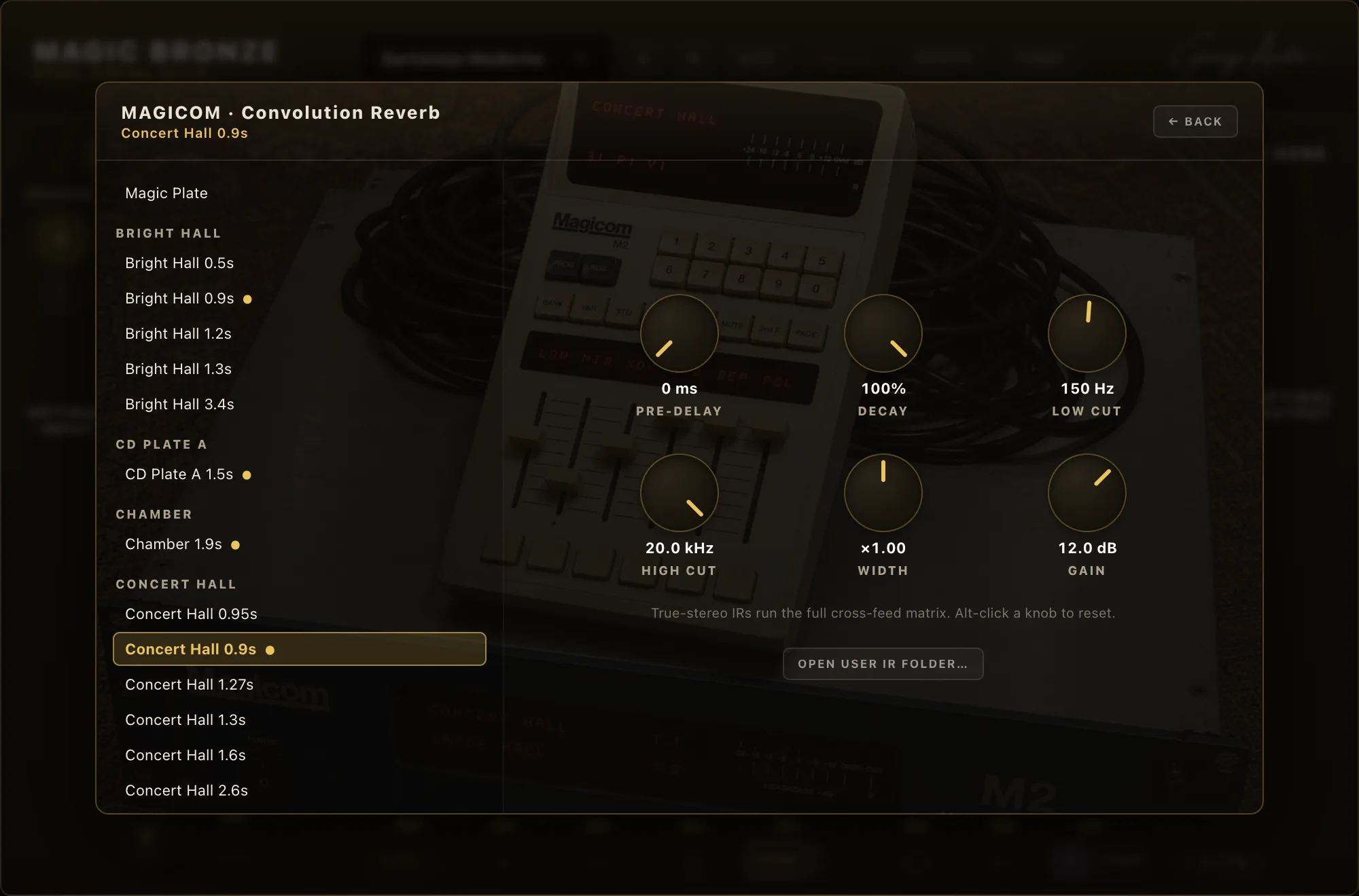Editor MAGICOM aberto sobre o Magic Bronze: lista de espaços com o tempo de reverb no nome à esquerda e knobs de pre-delay, decay, filtros, largura e ganho à direita.